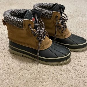 SZ:8 Thermolite Tan Duck Boots